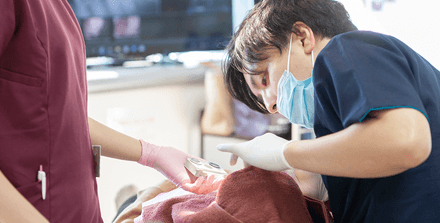 虫歯治療の様子